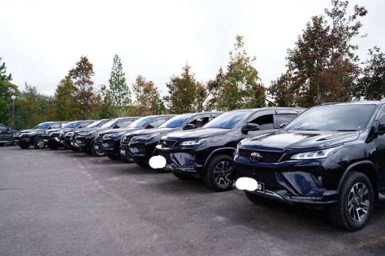 Armada Toyota Fortuner hitam untuk disewa di Kota Kinabalu