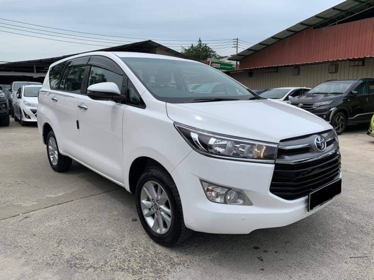 Toyota Innova putih untuk disewa di Kota Kinabalu