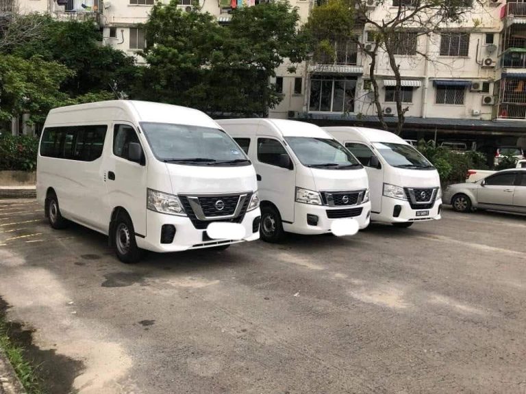 Tiga unit van Nissan Urvan untuk disewa di Kota Kinabalu