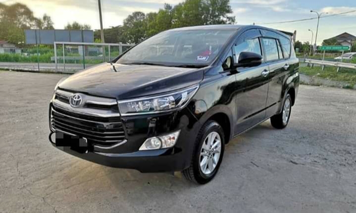 Toyota Innova hitam untuk disewa di Kota Kinabalu